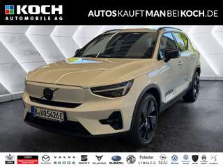 Schräge Frontansicht auf einen Volvo EX40 , freigestellt