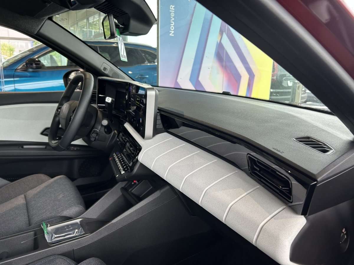 Fahrzeugbild eines Renault 4 E-TECH