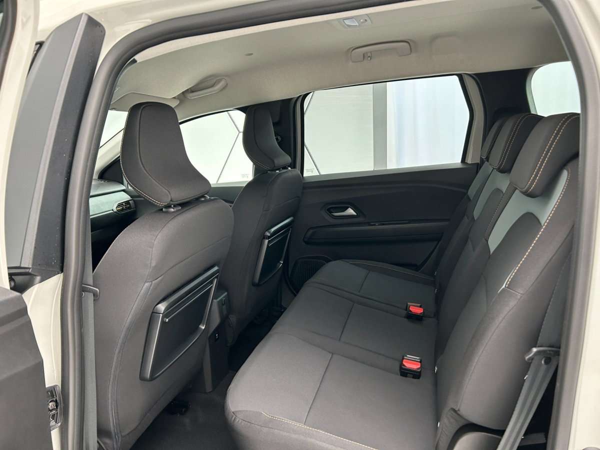Fahrzeugbild eines Dacia Jogger