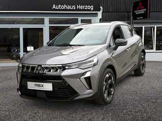 Schräge Frontansicht auf einen Mitsubishi ASX , freigestellt