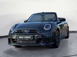 Schräge Frontansicht auf einen MINI COOPER , freigestellt