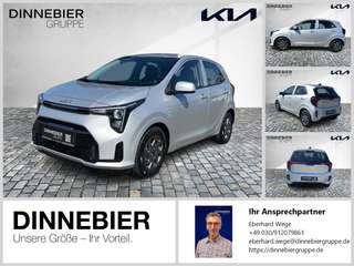 Schräge Frontansicht auf einen Kia Picanto , freigestellt