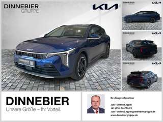 Schräge Frontansicht auf einen Kia K4 , freigestellt