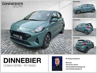 Schräge Frontansicht auf einen Hyundai i10 , freigestellt