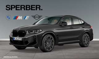 Schräge Frontansicht auf einen BMW X4 , freigestellt