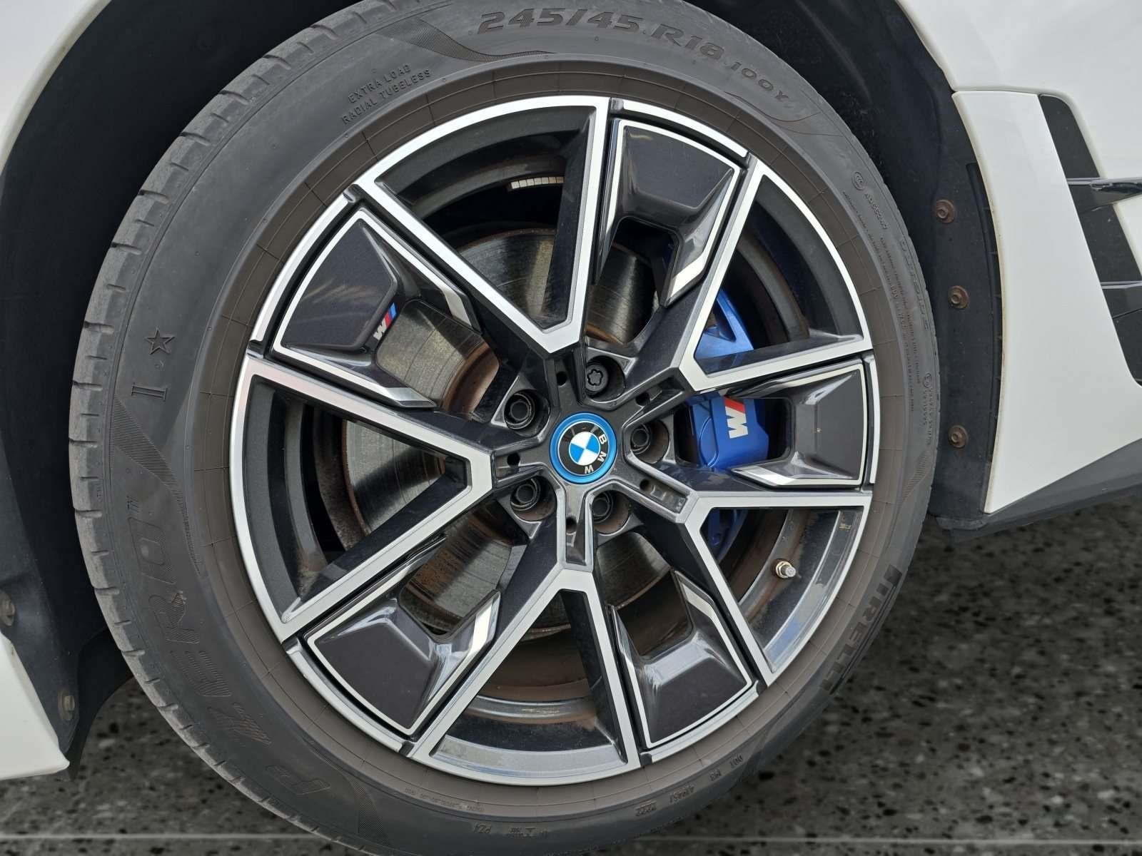 Fahrzeugbild eines BMW i4