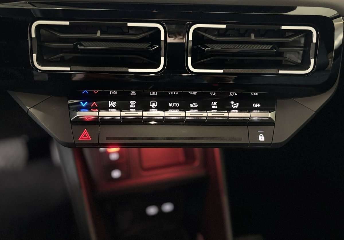 Fahrzeugbild eines Renault 4 E-TECH