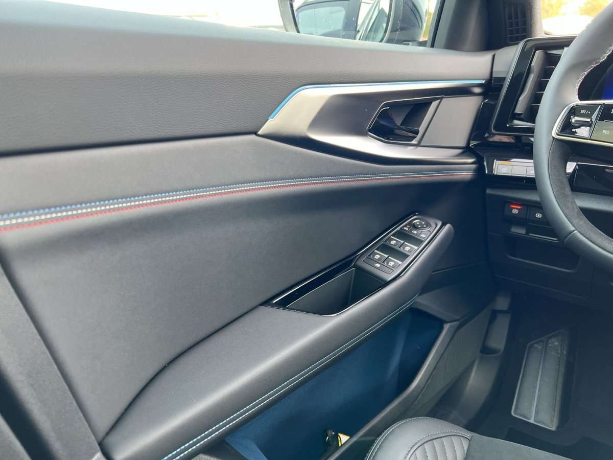 Fahrzeugbild eines Renault Rafale