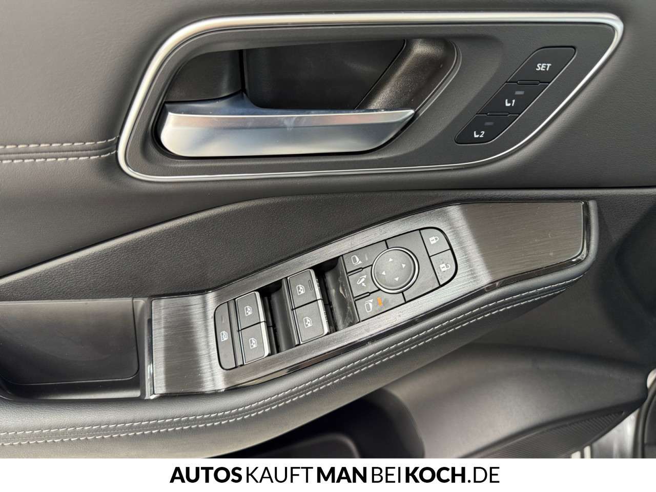 Fahrzeugbild eines Nissan X-TRAIL
