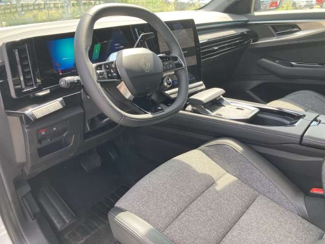 Fahrzeugbild eines Renault Rafale