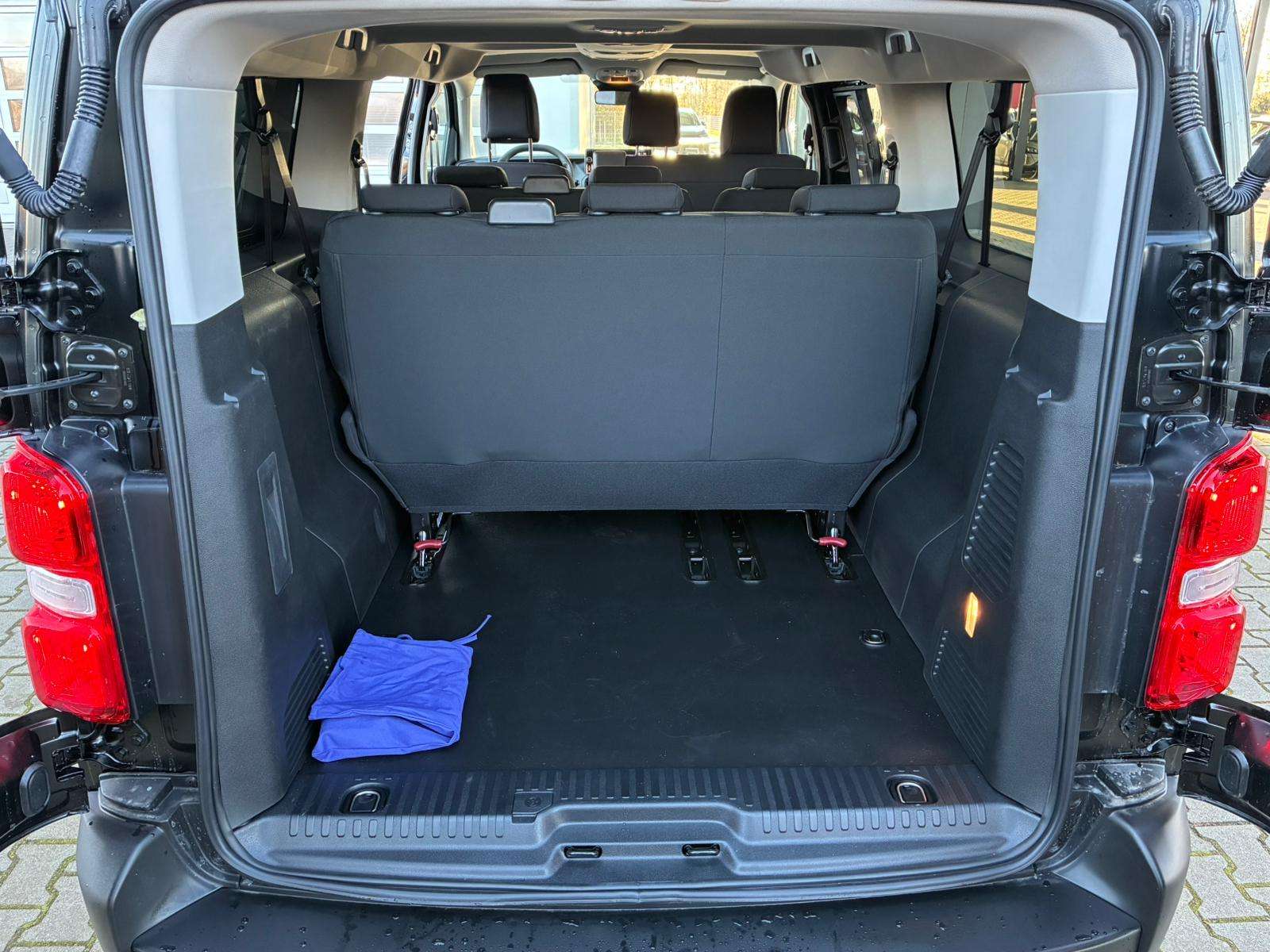 Fahrzeugbild eines Opel Vivaro