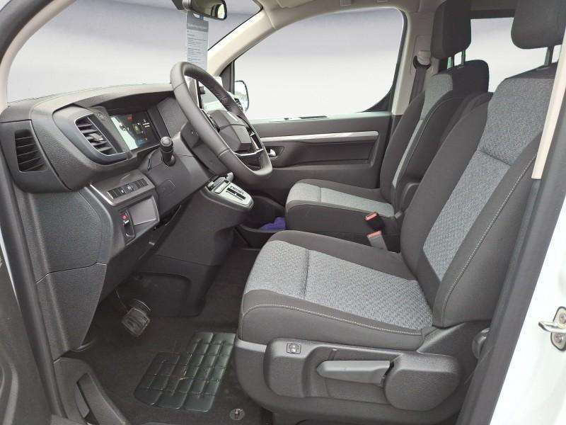 Fahrzeugbild eines Peugeot Traveller