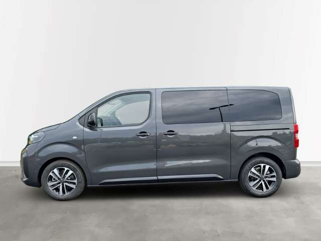 Fahrzeugbild eines Peugeot Traveller