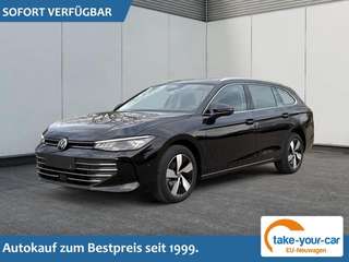 Schräge Frontansicht auf einen Volkswagen Passat , freigestellt