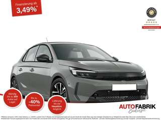 Schräge Frontansicht auf einen Opel Corsa , freigestellt