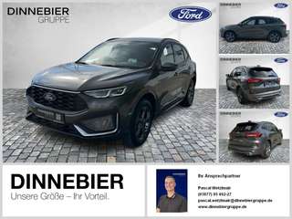 Schräge Frontansicht auf einen Ford Kuga , freigestellt
