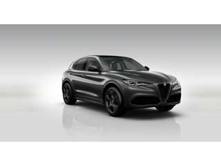 Schräge Frontansicht auf einen Alfa Romeo Stelvio , freigestellt