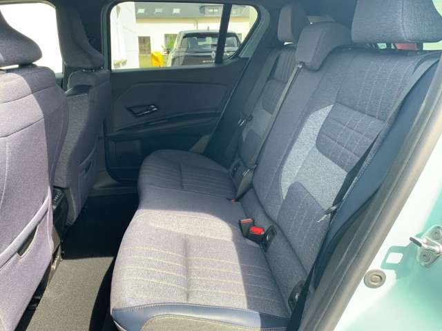 Fahrzeugbild eines Renault 4 E-TECH