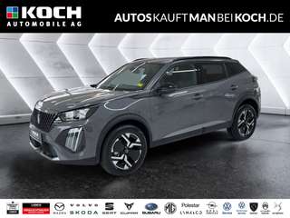 Schräge Frontansicht auf einen Peugeot 2008 , freigestellt