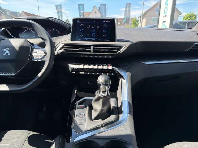 Fahrzeugbild eines Peugeot 5008