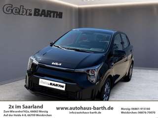 Schräge Frontansicht auf einen Kia Picanto , freigestellt