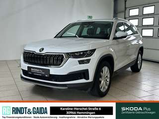 Schräge Frontansicht auf einen Skoda Kodiaq , freigestellt