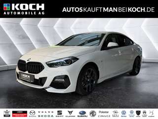 Schräge Frontansicht auf einen BMW 2er-Reihe , freigestellt
