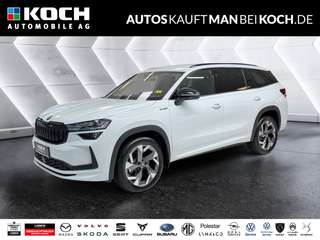 Schräge Frontansicht auf einen Skoda Kodiaq , freigestellt