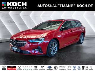 Schräge Frontansicht auf einen Opel Insignia , freigestellt
