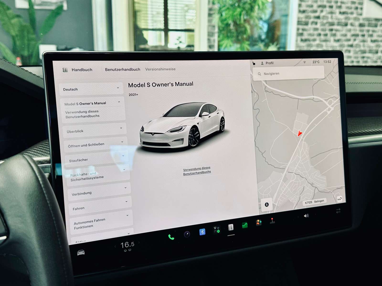 Fahrzeugbild eines TESLA Model S