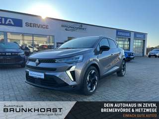 Schräge Frontansicht auf einen Renault Captur , freigestellt