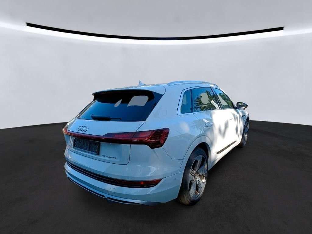 Fahrzeugbild eines Audi e-tron