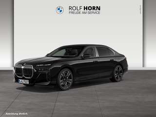 Schräge Frontansicht auf einen BMW 7er-Reihe , freigestellt