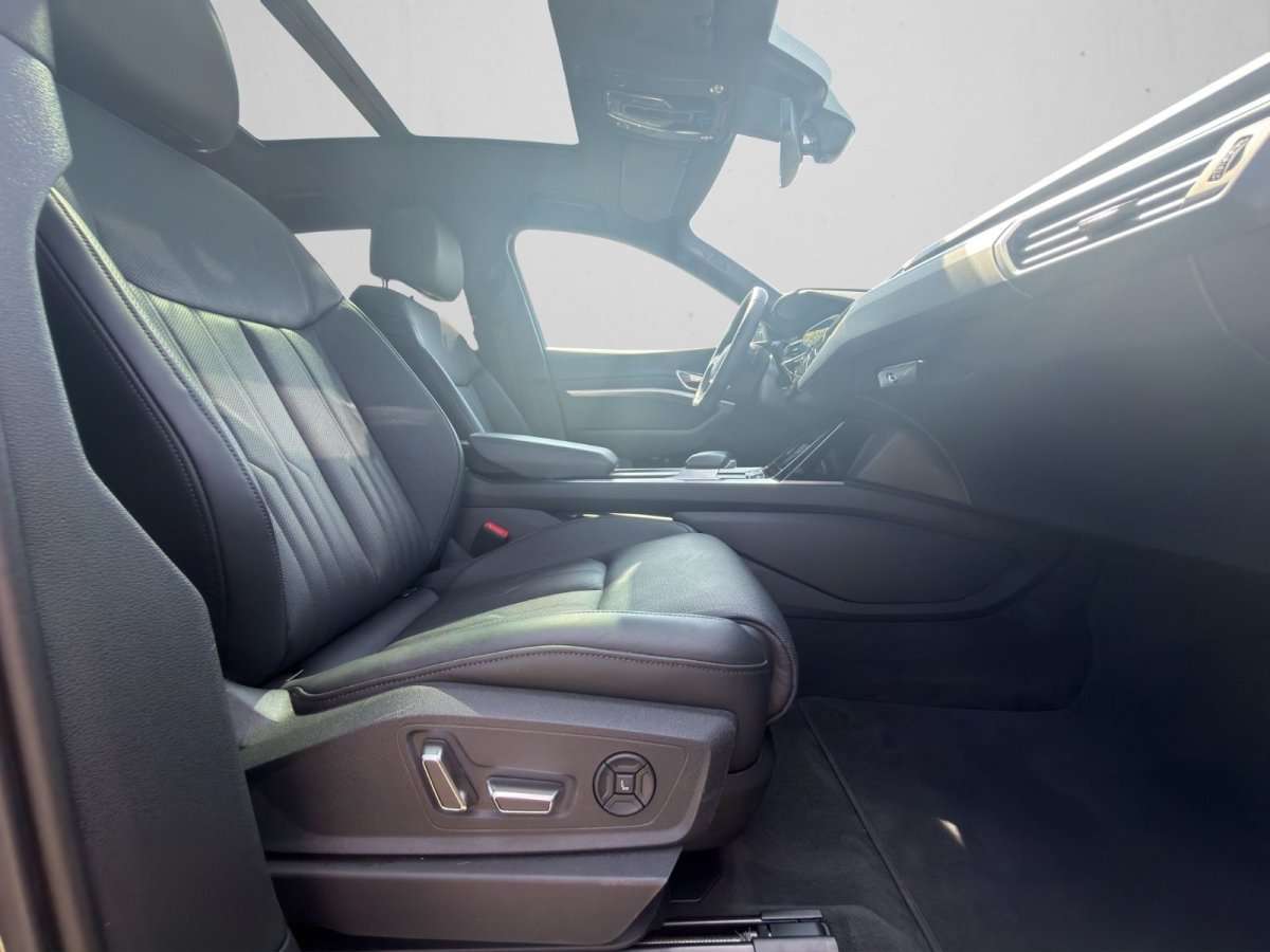 Fahrzeugbild eines Audi e-tron