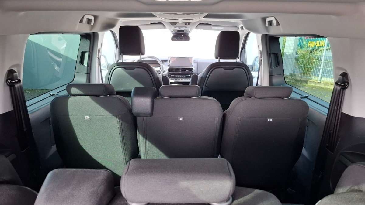 Fahrzeugbild eines Peugeot Traveller