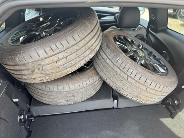 Fahrzeugbild eines MINI COOPER
