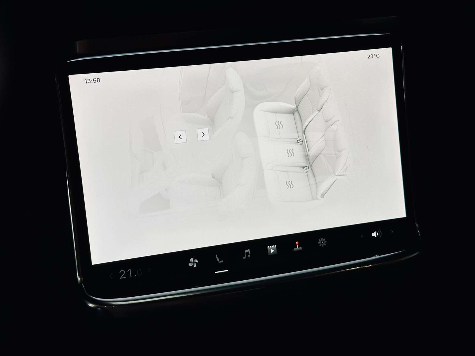 Fahrzeugbild eines TESLA Model S