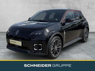 Schräge Frontansicht auf einen Renault 5 E-TECH , freigestellt