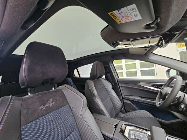 Fahrzeugbild eines Renault Rafale