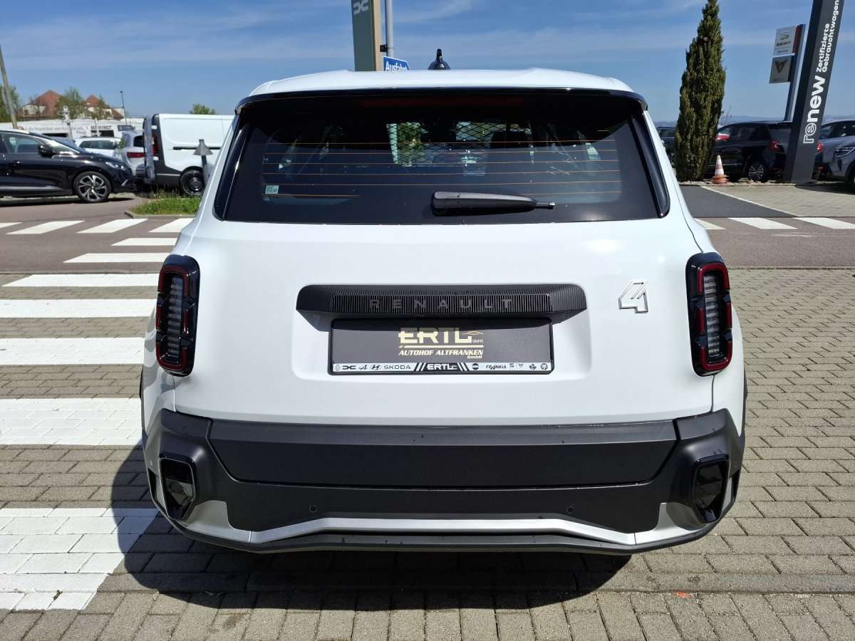 Fahrzeugbild eines Renault 4 E-TECH