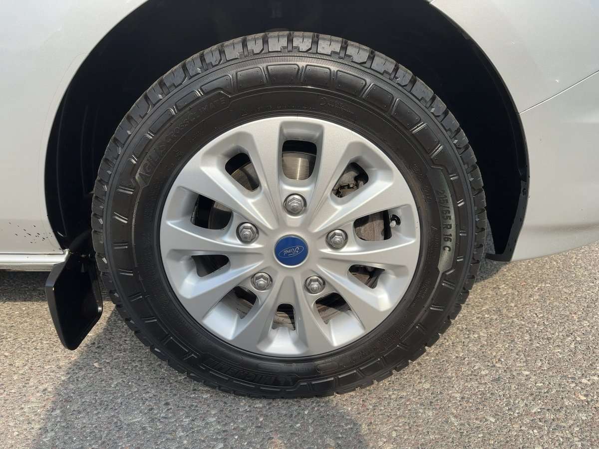 Fahrzeugbild eines Ford Transit