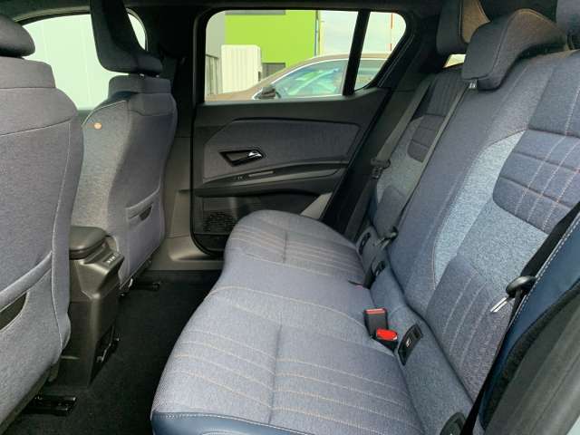 Fahrzeugbild eines Renault 4 E-TECH