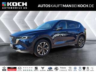 Schräge Frontansicht auf einen Mazda CX-5 , freigestellt