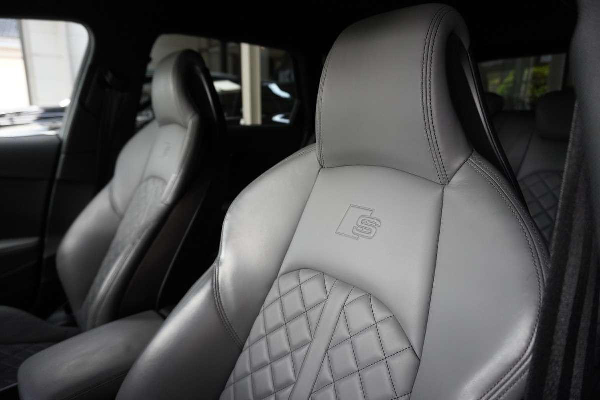 Fahrzeugbild eines Audi S4