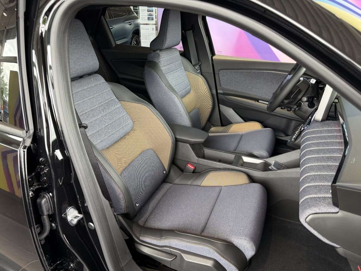 Fahrzeugbild eines Renault 5 E-TECH