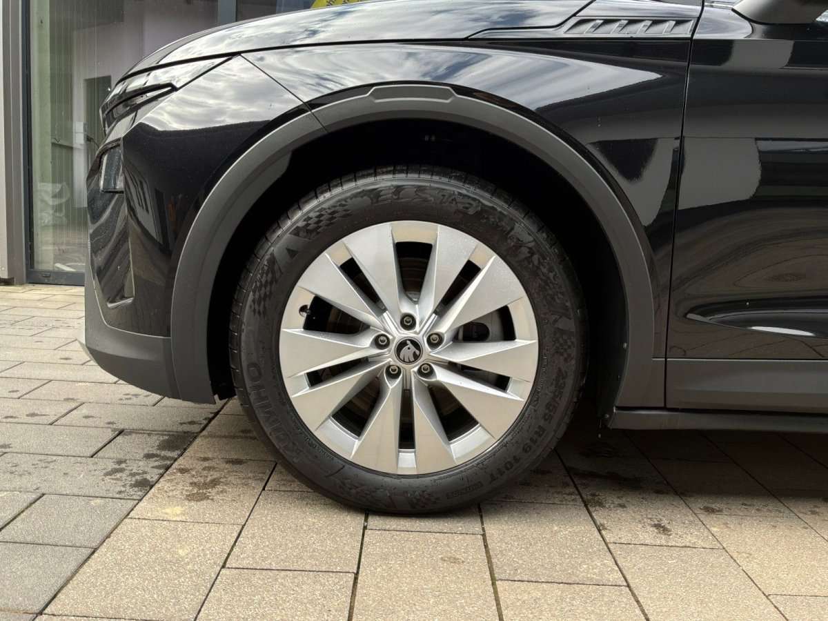 Fahrzeugbild eines Skoda ELROQ