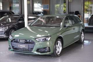 Schräge Frontansicht auf einen Audi A4 , freigestellt