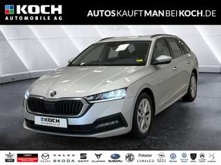 Schräge Frontansicht auf einen Skoda Octavia , freigestellt