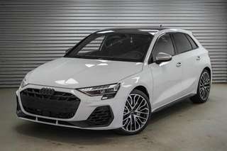Schräge Frontansicht auf einen Audi S3 , freigestellt