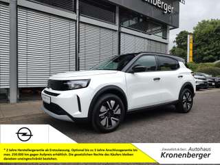 Schräge Frontansicht auf einen Opel Frontera , freigestellt